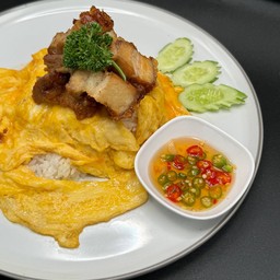 ข้าวไข่ข้นหมูกรอบ