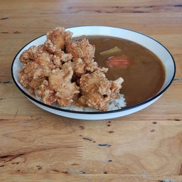 ข้าวแกงกะหรี่ไก่คาราอะเกะ