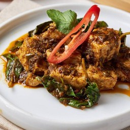 ไก่นุ่มผัดกระเพรา 207 kcal