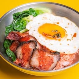 ข้าวหมูแดงเฮียหมี + ไข่ดาว