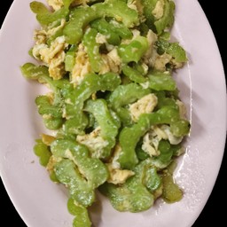 มะระผัดไข่