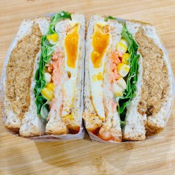 แซนวิช หมูหยอง +ไข่ดาว 1 คู่