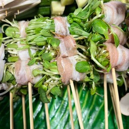 ต้นอ่อนทานตะวันพันเบคอน