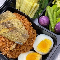 ข้าวคลุกน้ำพริก ปลาสลิด+ไข่ต้ม