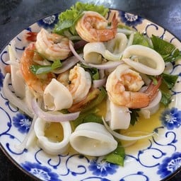 ยำกุ้งหมึก