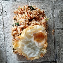 กระเพาหมูคลุก ไข่ดาว