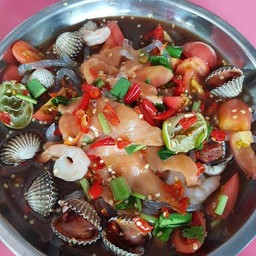 เหลาหอยแครงแซลมอน