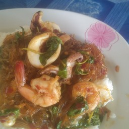 กระเพราวุ้นเส้นทะเล