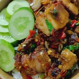 ครัวคุณประนอม ข้าวหมูทอด/ตามสั่ง โป่งไผ่