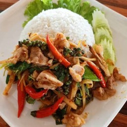 ผัดเผ็ดจระเข้ราดข้าว