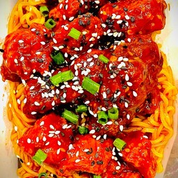 บะหมี่ไก่ไร้กระดูกซอสเผ็ดเกาหลี