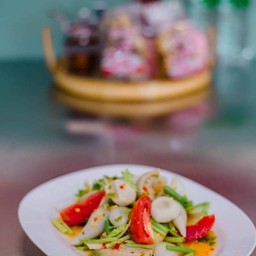 ยำลูกชิ้นปลา