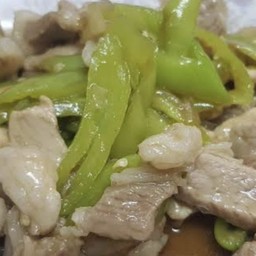 ผัดพริกหยวกหมุชิ้น