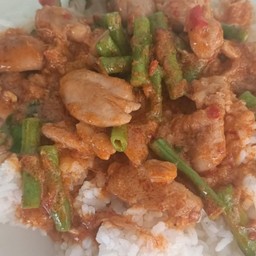 ผัดพริกแกงไก่