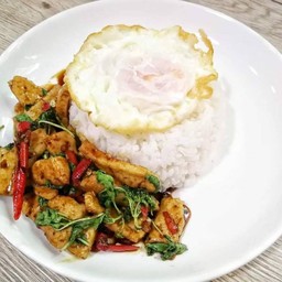ข้าวกะเพราหมูยอ