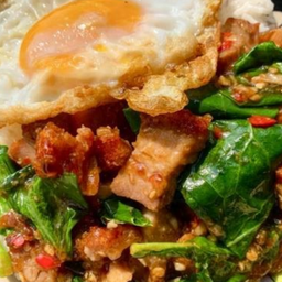 ข้าวคะน้าหมูกรอบ