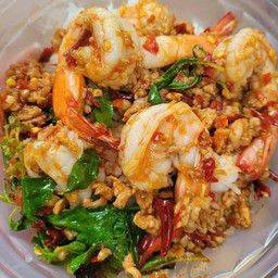 ข้าวกะเพรากุ้งหมูสับ