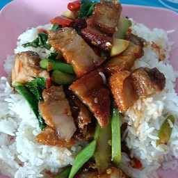 คะน้าหมูกรอบ