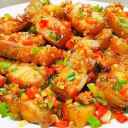 สามชั้นคั่วพริกเกลือ