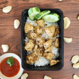 ข้าวราดทอดกระเทียม