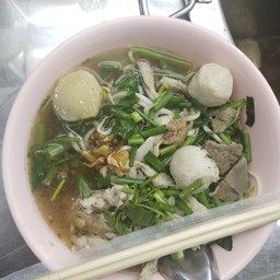 เส้นเล็กหมูน้ำใส