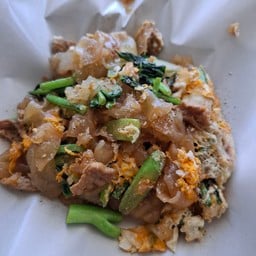 อ้วนจัง กะเพราโคตรถูก(ของทานเล่น,เครื่องดื่ม)พร้อมจบในร้านเดียว