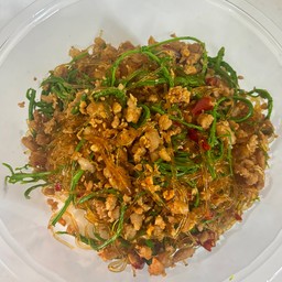 วุ้นเส้นชะอมไข่หมูสับ