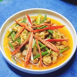 ไก่ผัดน้ำพร้กเผาราดข้าว