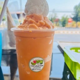 ชาไทยปั่นหน้าไอติม