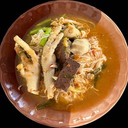 ขนมจีนบีบสดน้ำยาป่าตีนไก่