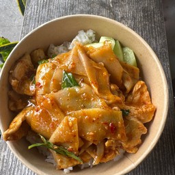 ข้าวพริกแกงหน่อไม้ดองหมู