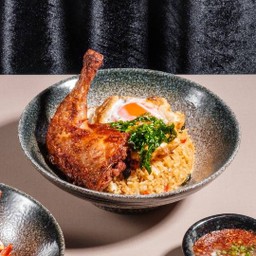 ข้าวผัดกะเพราคลุกไก่ย่าง