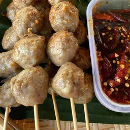 ลูกชิ้นปิ้งเนื้อ