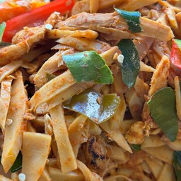 ผัดพริกแกงหน่อไม้ไก่