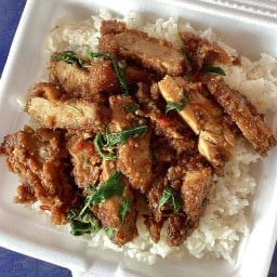 ข้าวไก่ทอดหมูทอด กาฟิวส์