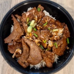 ข้าวตับหมูผัดกระเทียมพริกไทย