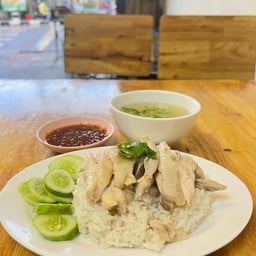 ครัวร่มฟ้า ส้มตำ,ลาบ,กะเพรา,ลูกชิ้นปิ้ง ร้านชำ888 ราษฎร์อุทิศ