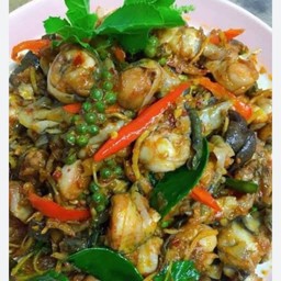 ผัดเผ็ดกบราดข้าว