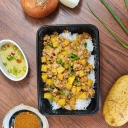 อาลูผัดหม่าล่าหมูสับราดข้าว