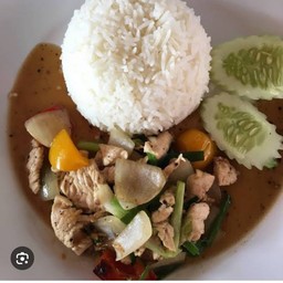 ข้าวราดผัดพริกไทยดำ