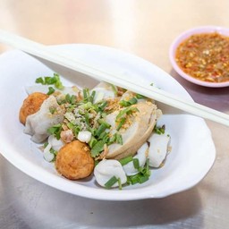 ลูกชิ้นรวมลวก