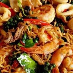 ผัดมาม่าขี้เมาทะเล