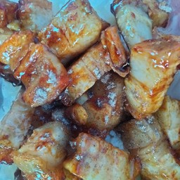 ข้าวหมูกรอบผัดกระเทียม