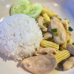 ข้าวไก่ราดข้าวโพดอ่อนเห็ดออรินจิผัดน้ำมันหอย