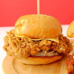[อร่อยซ่ากับโค้ก] เบอร์เกอร์ไก่ทอดกรอบ +  โค้ก ออริจินัล : Chicken Burger