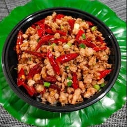 ข้าว เนื้อสับผัดพริกแห้ง