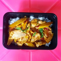 กะเพราอกไก่หน่อไม้