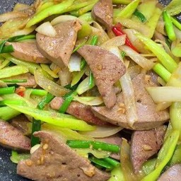 ข้าวผัดพริกหยวก