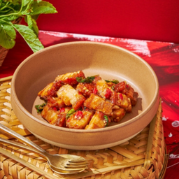 กะเพราหมูกรอบ (กับข้าว)