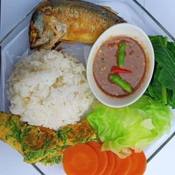 ข้าวน้ำพริกกะปิปลาทูทอด